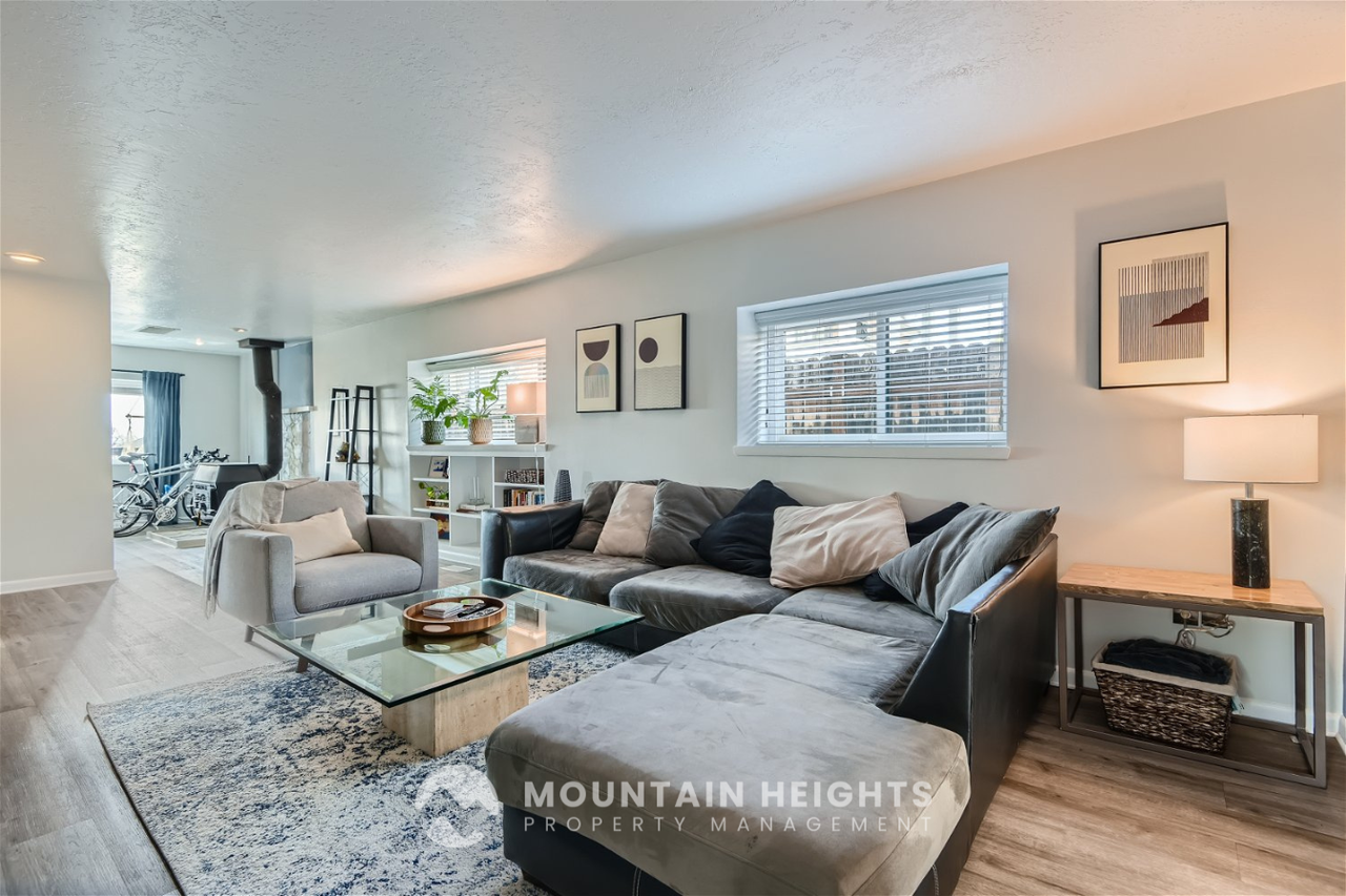 677 N Westcapitol St - Photo 2 of 31