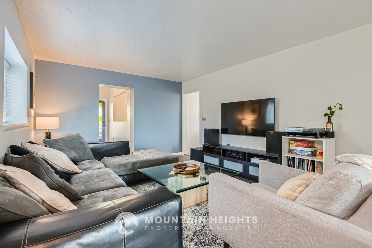 677 N Westcapitol St - Photo 5 of 31