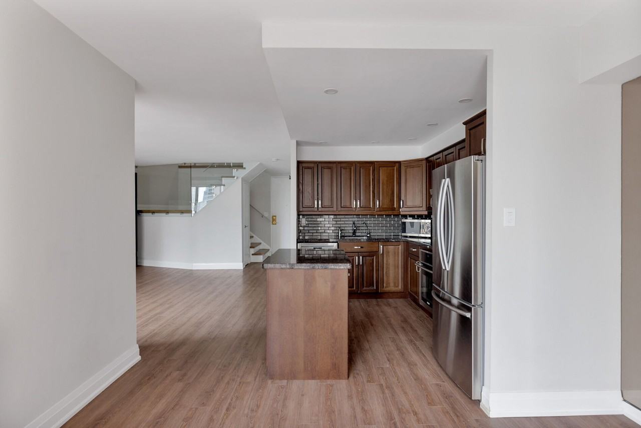 33 Harbour Sq #2208 - Photo 3 of 50