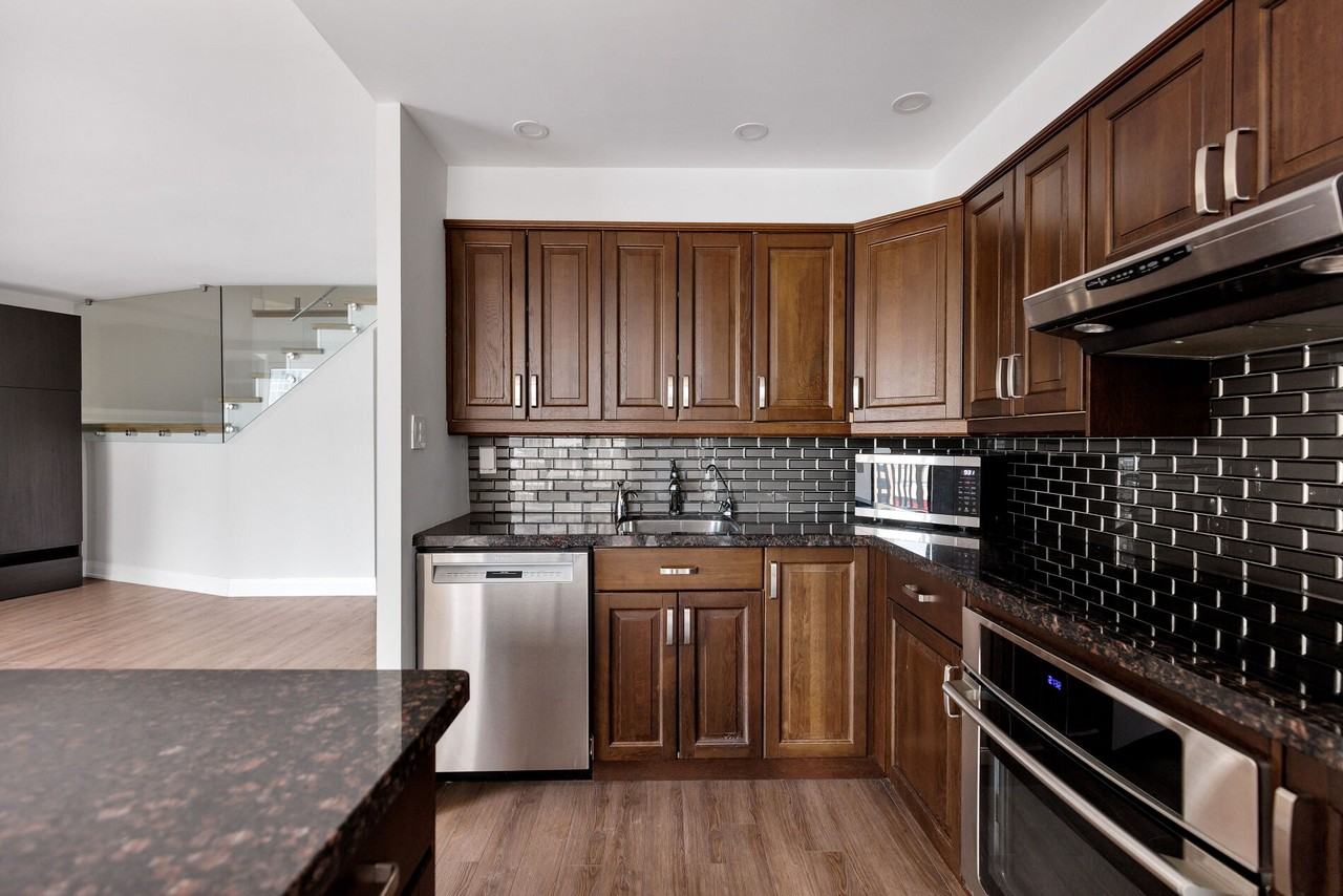 33 Harbour Sq #2208 - Photo 4 of 50