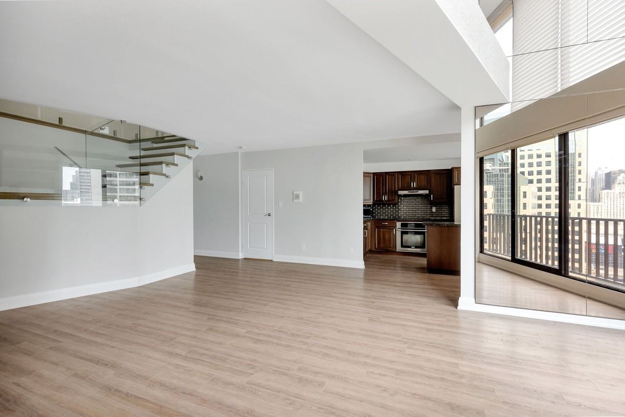 33 Harbour Sq #2208 - Photo 5 of 50