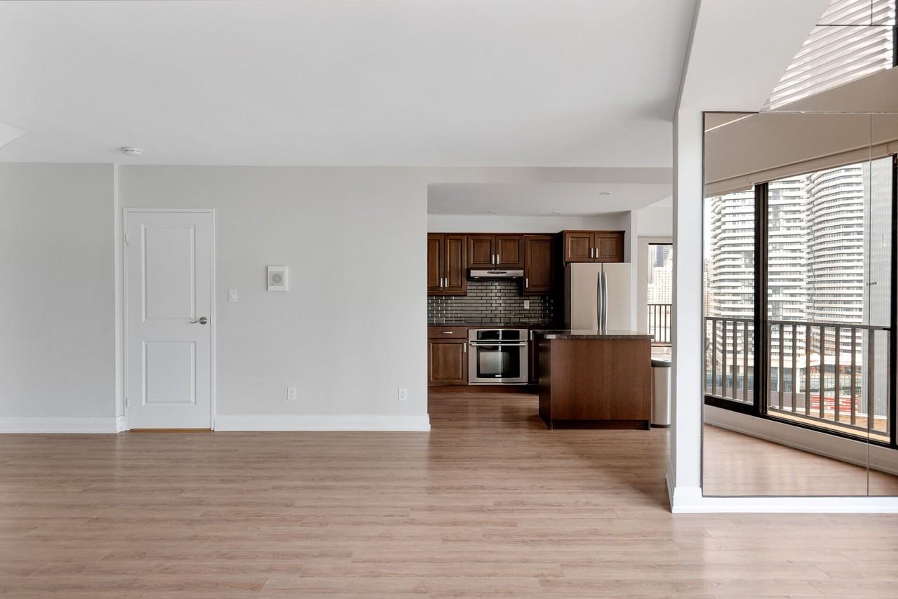33 Harbour Sq #2208 - Photo 6 of 50