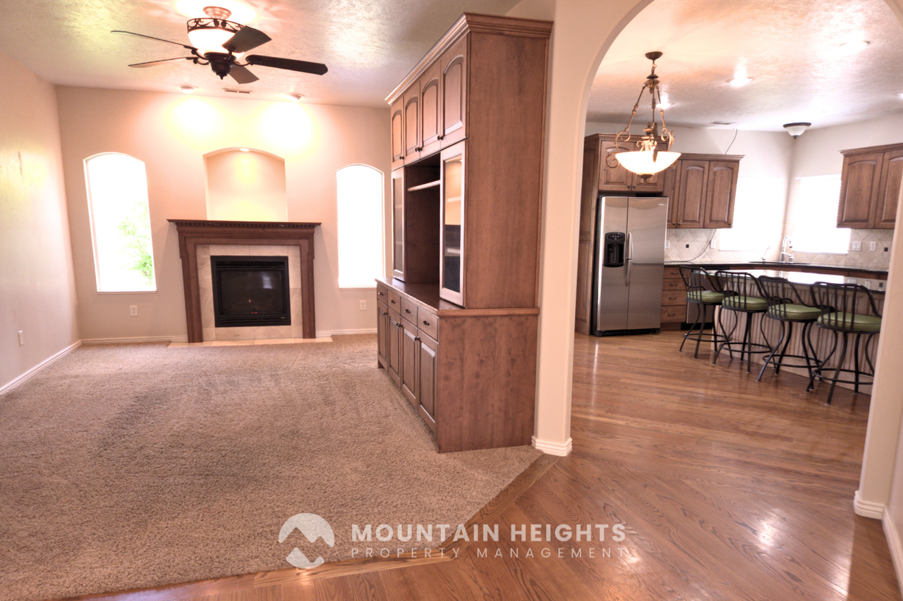 744 W Lazy Oak Way - Photo 3 of 33