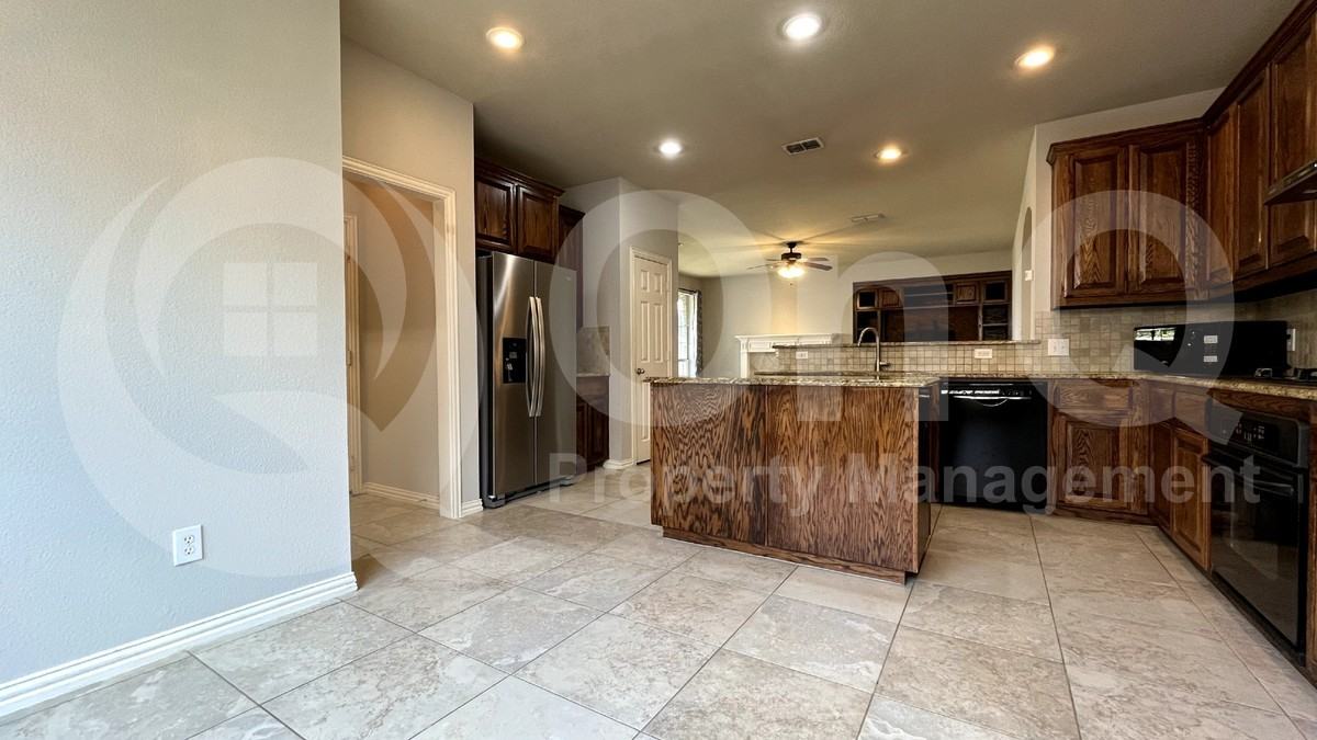 6798 Lee Meadow Dr - Photo 4 of 30