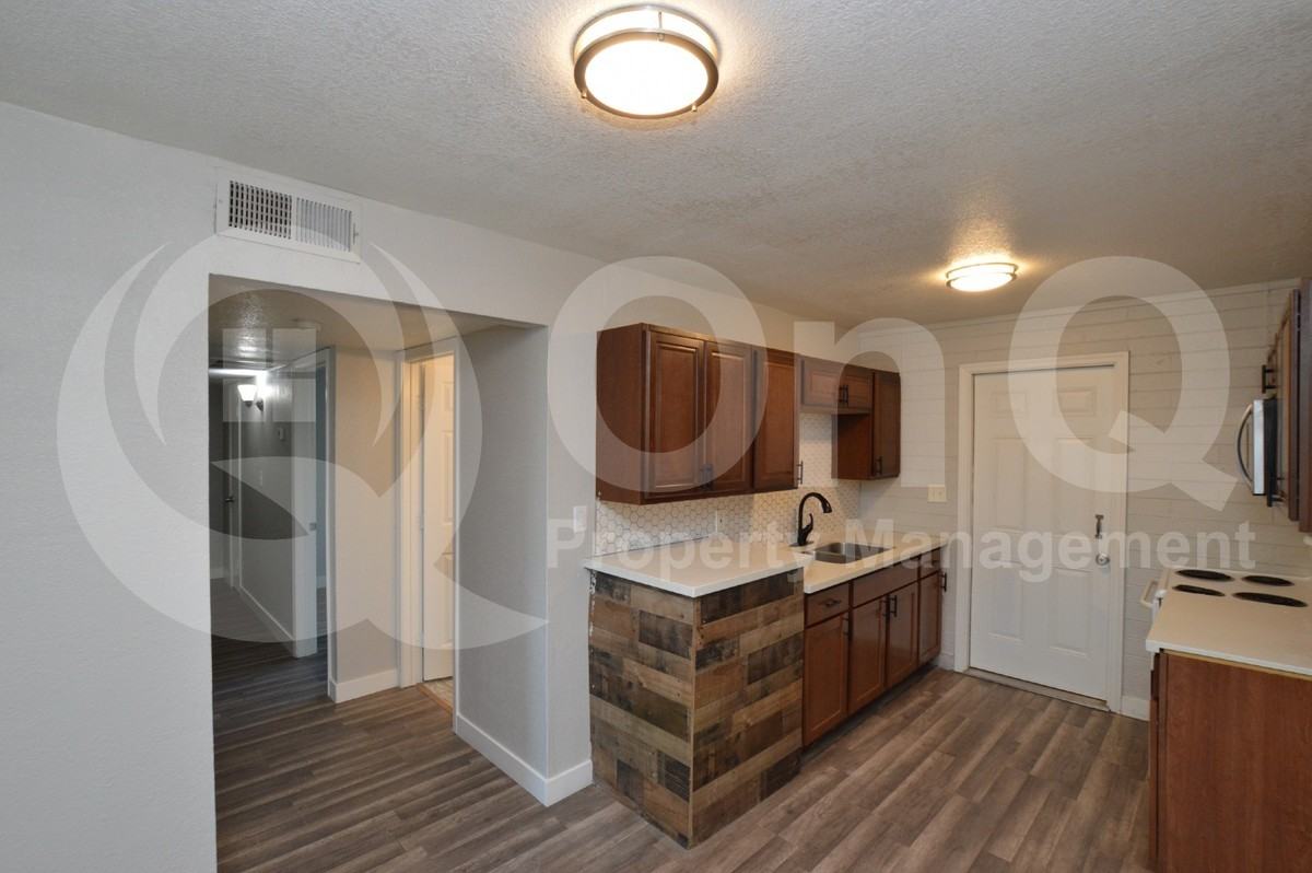 6044 N 21st Ave #2 - Photo 3 of 16