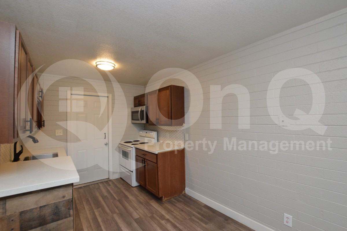6044 N 21st Ave #2 - Photo 4 of 16