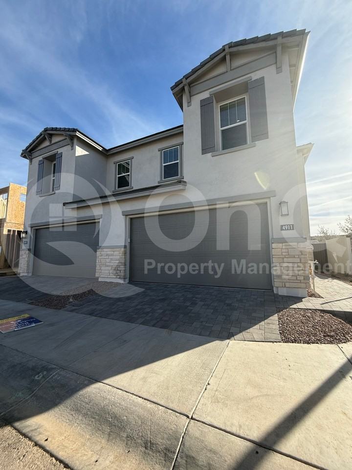 4911 E Village Dr - Photo 2 of 30
