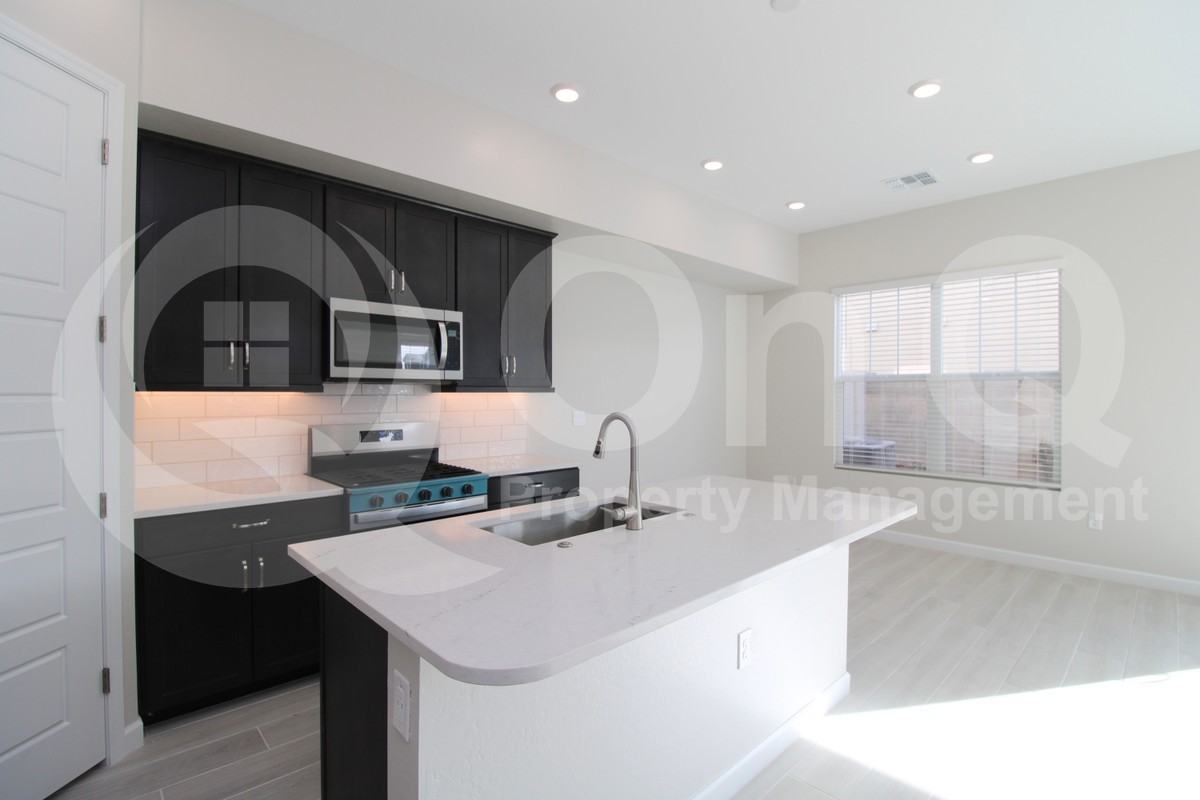 4911 E Village Dr - Photo 4 of 30