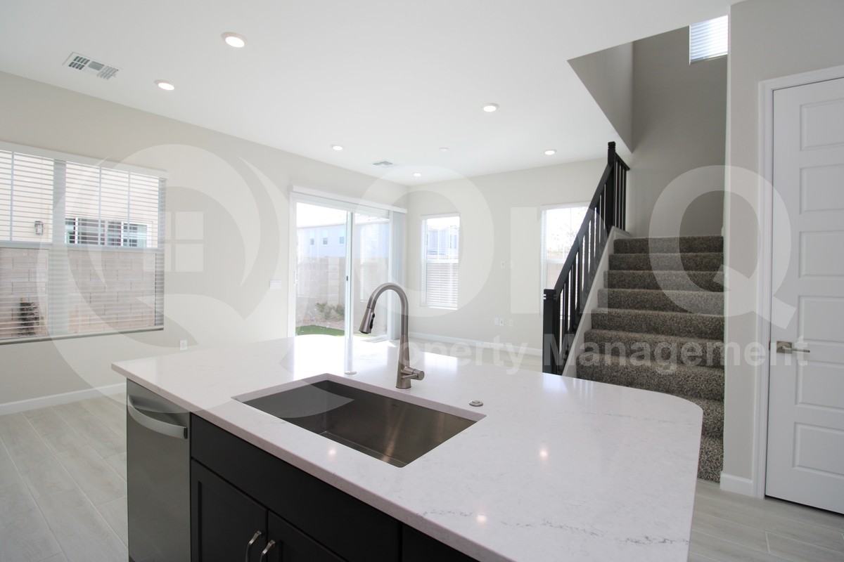 4911 E Village Dr - Photo 6 of 30