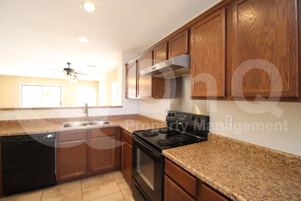 7644 S 64th Ln - Photo 3 of 21