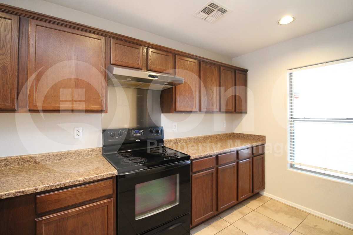 7644 S 64th Ln - Photo 4 of 21