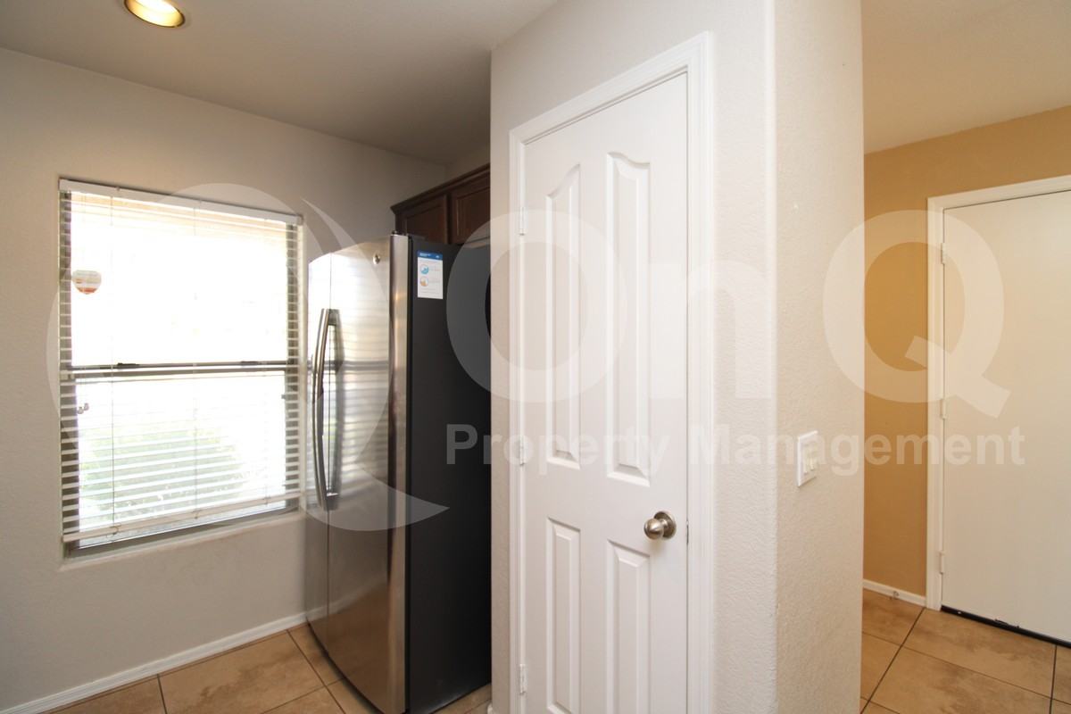 7644 S 64th Ln - Photo 5 of 21