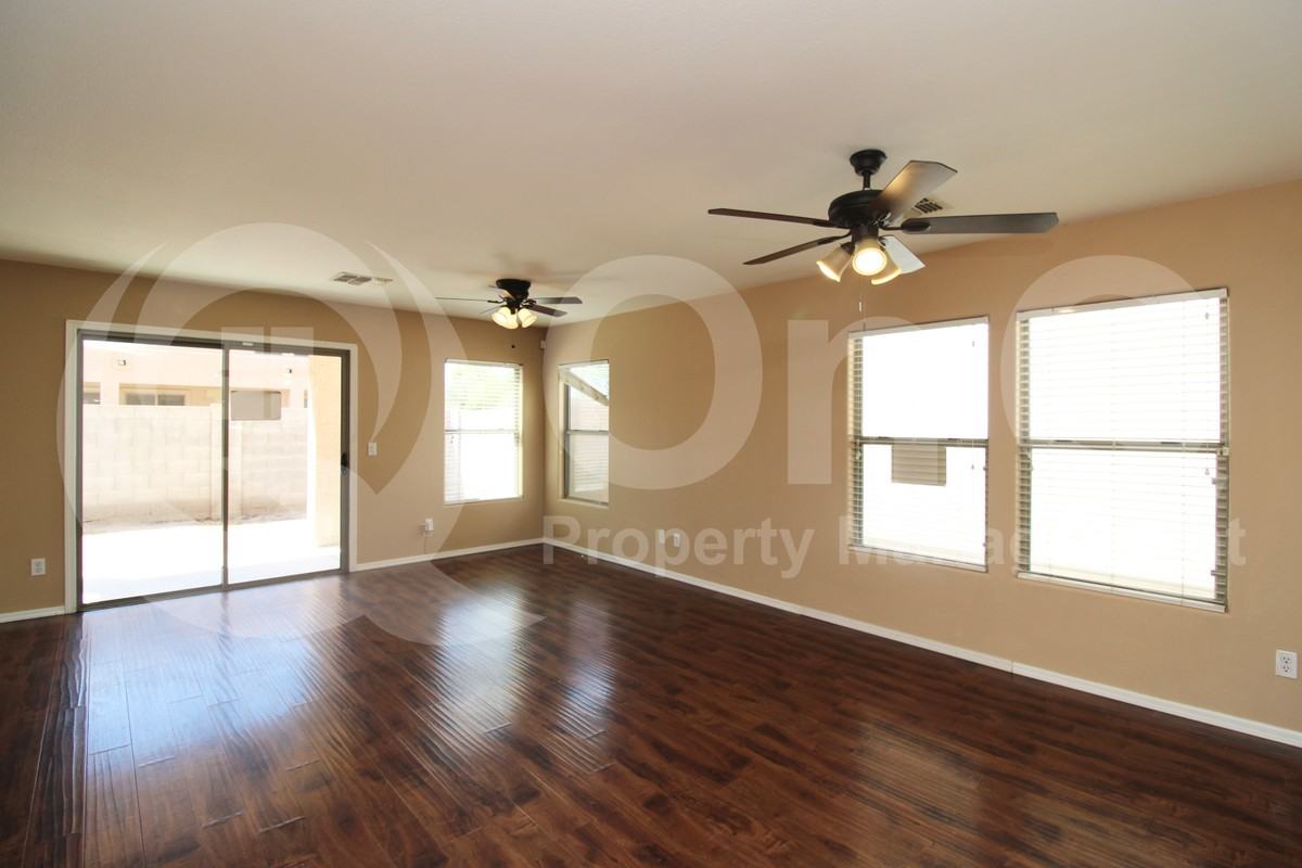 7644 S 64th Ln - Photo 7 of 21
