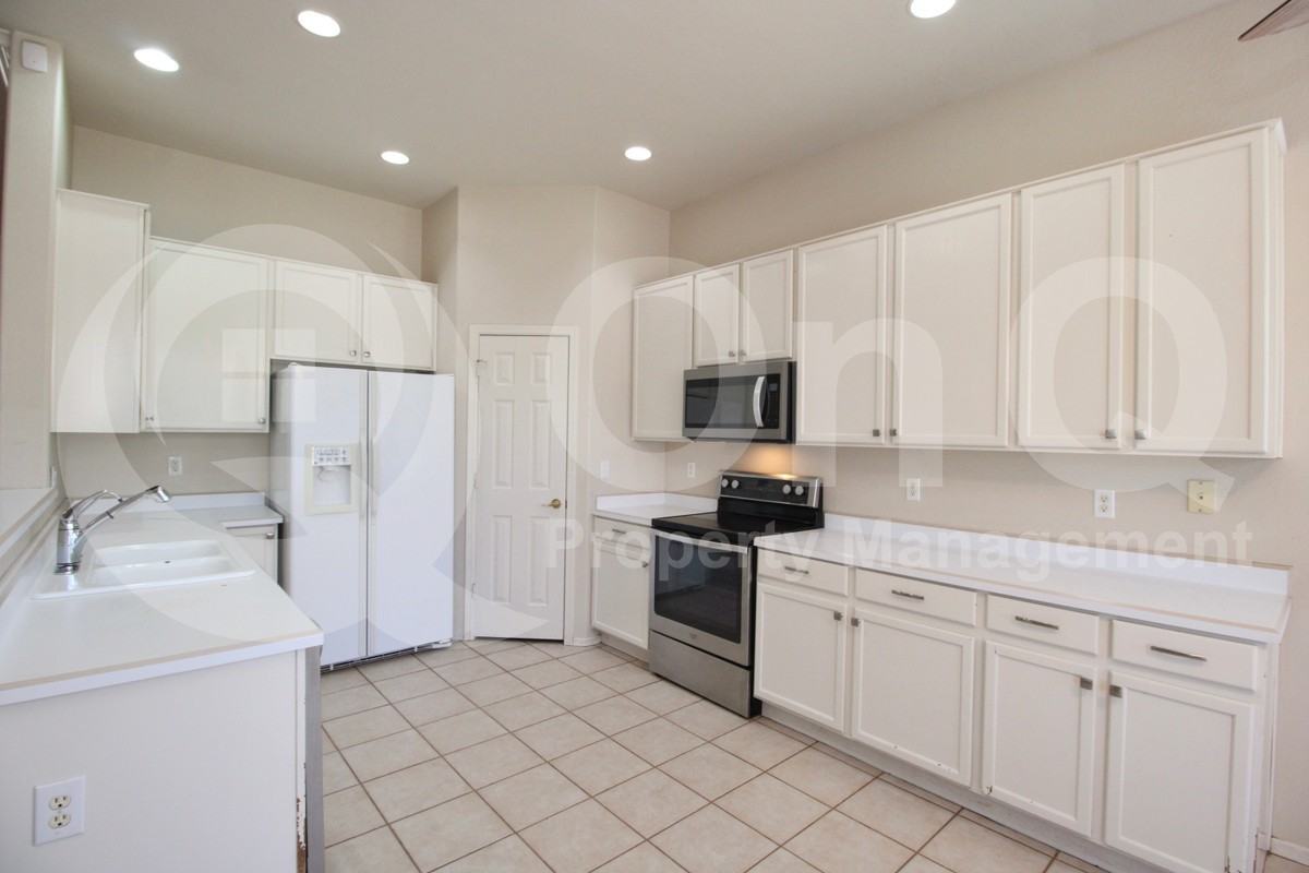1445 S Park Grove Cir - Photo 4 of 33