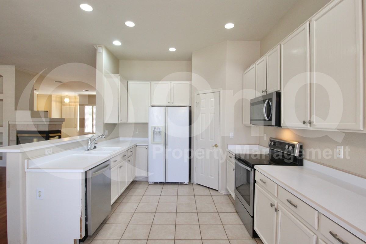 1445 S Park Grove Cir - Photo 6 of 33