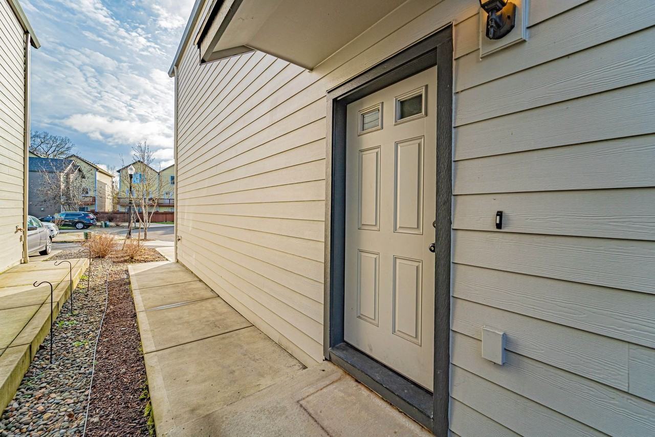 4316 Ne 34th Cir - Photo 4 of 33