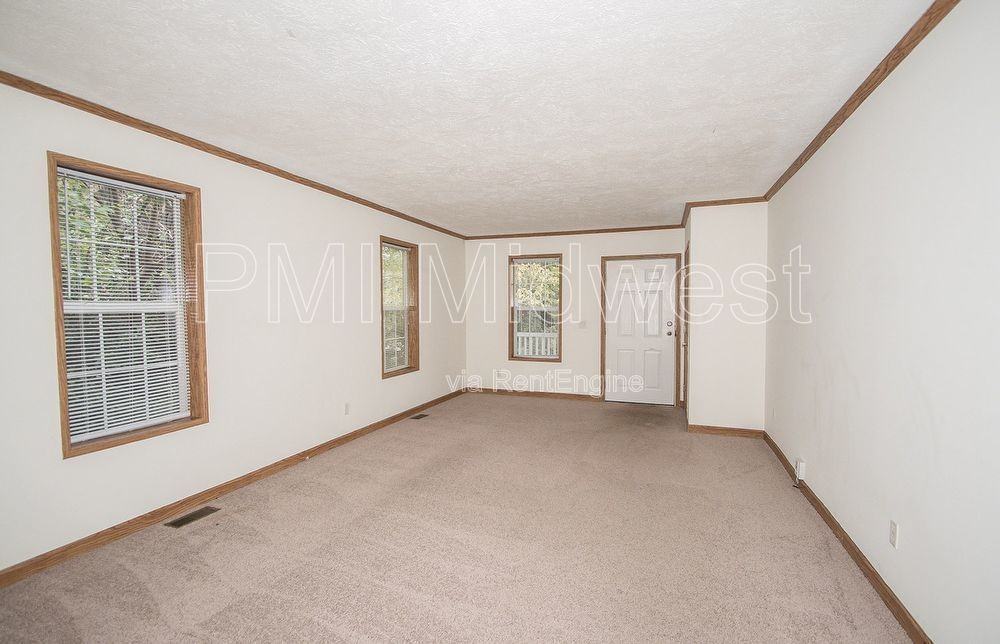 11845 Center St - Photo 3 of 25