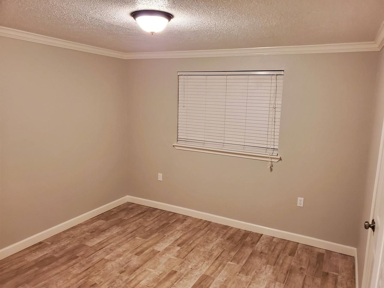 13291 Interstate - Photo 4 of 25