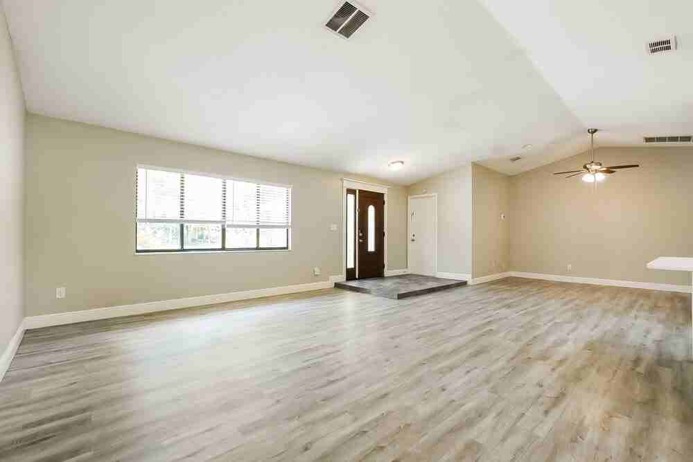 241 Holiday Ln - Photo 3 of 16