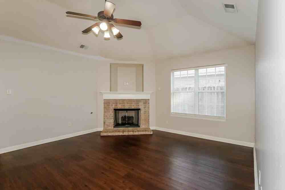 1719 Brentford Cv - Photo 4 of 16