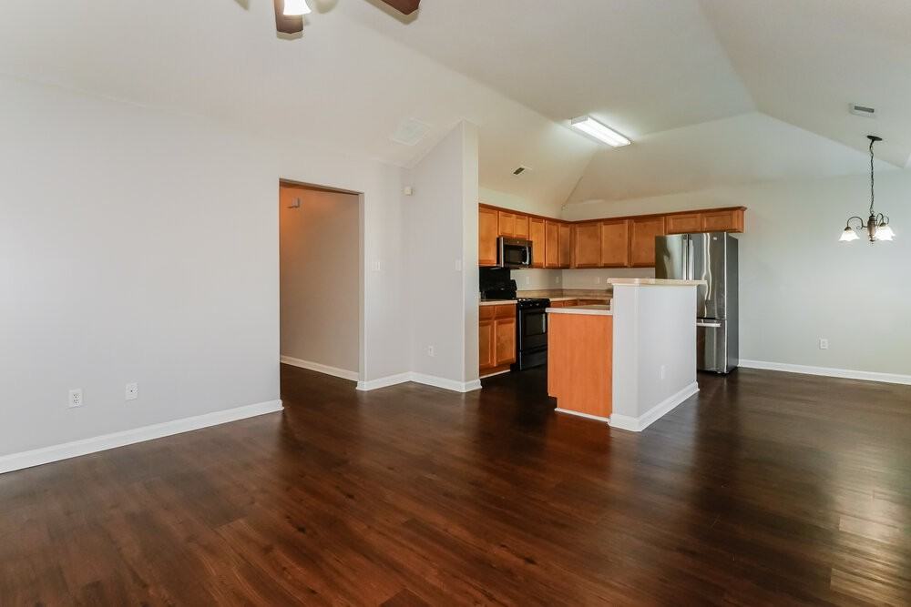 1719 Brentford Cv - Photo 5 of 16