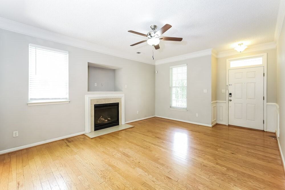 6918 Lowen Rd - Photo 4 of 17