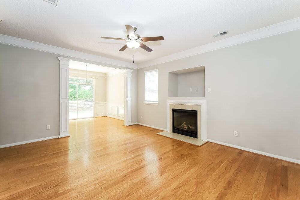 6918 Lowen Rd - Photo 5 of 17