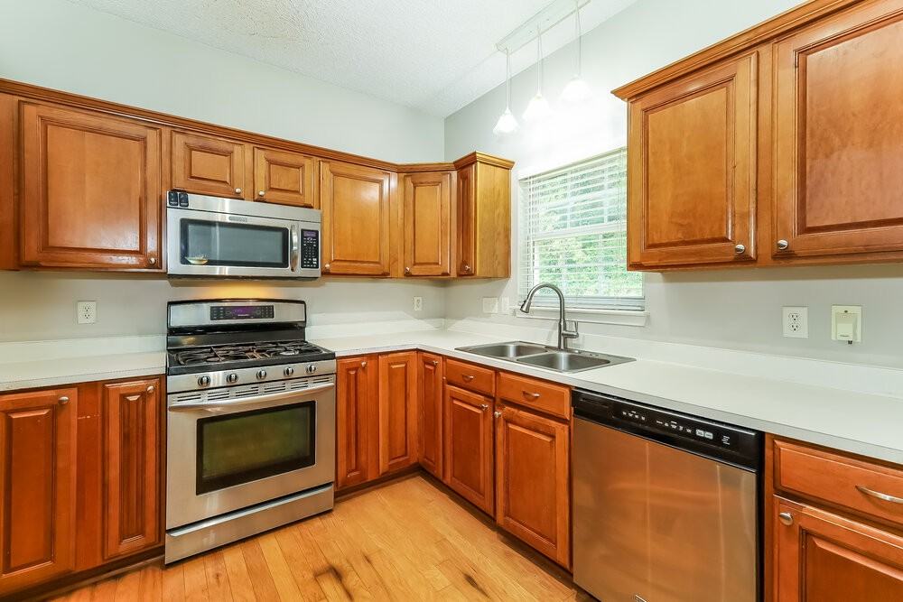 6918 Lowen Rd - Photo 7 of 17
