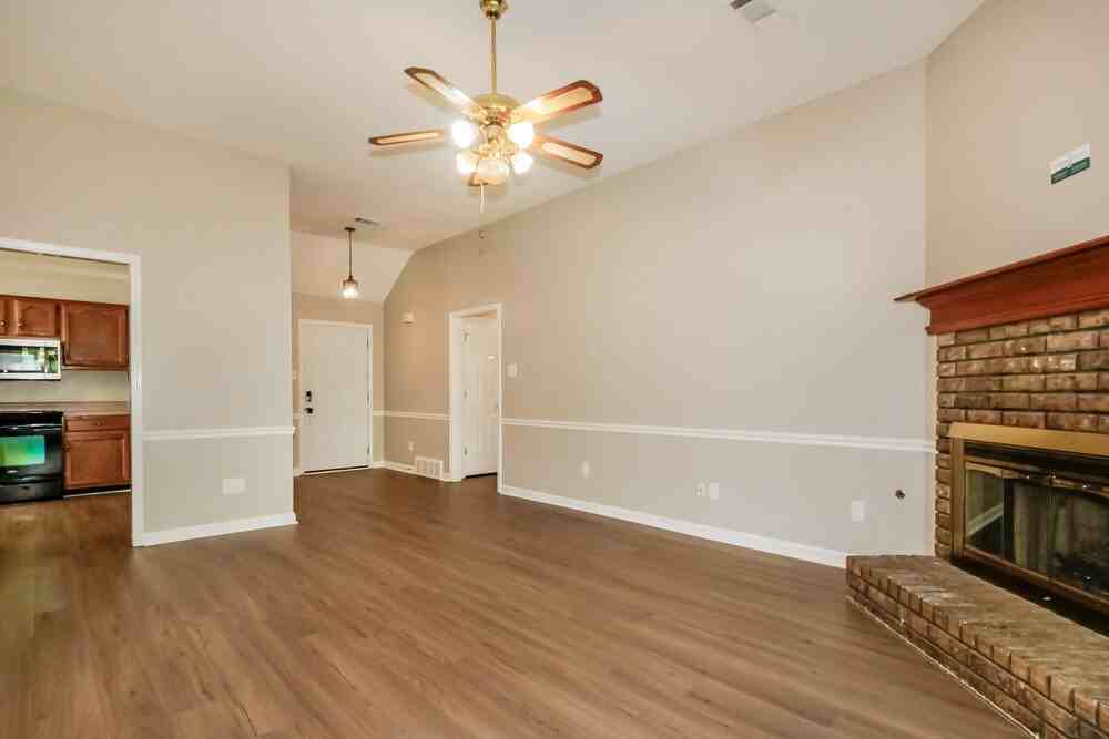 7481 Gingerhill Ln - Photo 4 of 16
