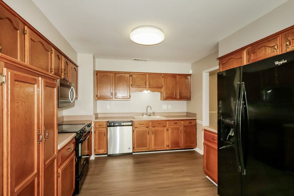 7481 Gingerhill Ln - Photo 7 of 16
