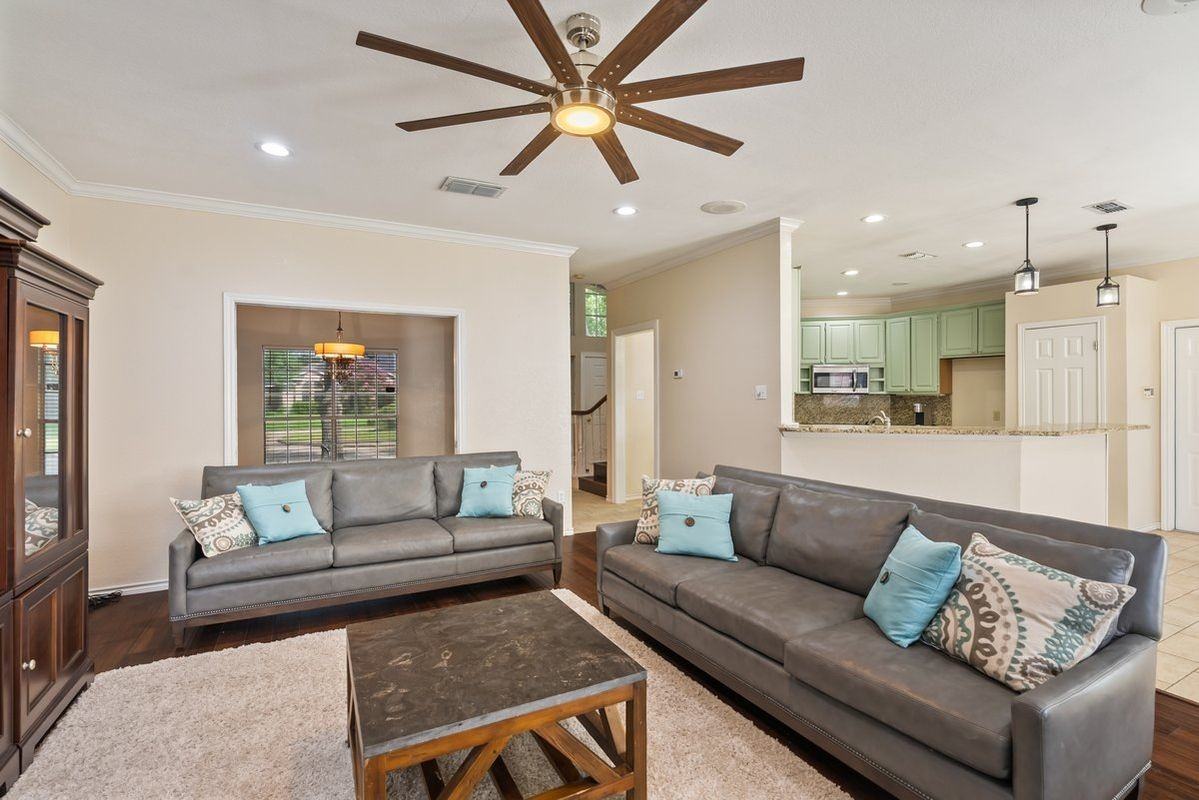7030 Chiswick Dr - Photo 3 of 17