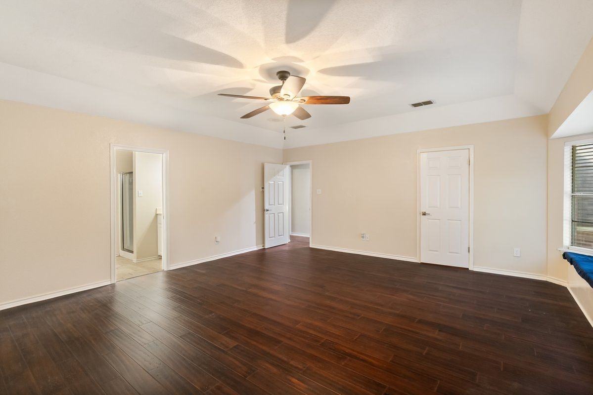 7030 Chiswick Dr - Photo 6 of 17