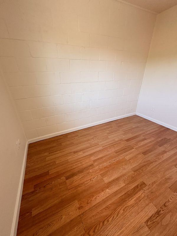 721 Western Ave - Photo 4 of 11