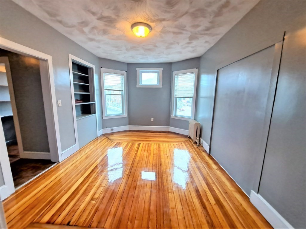 263 Talbot Ave - Photo 2 of 16