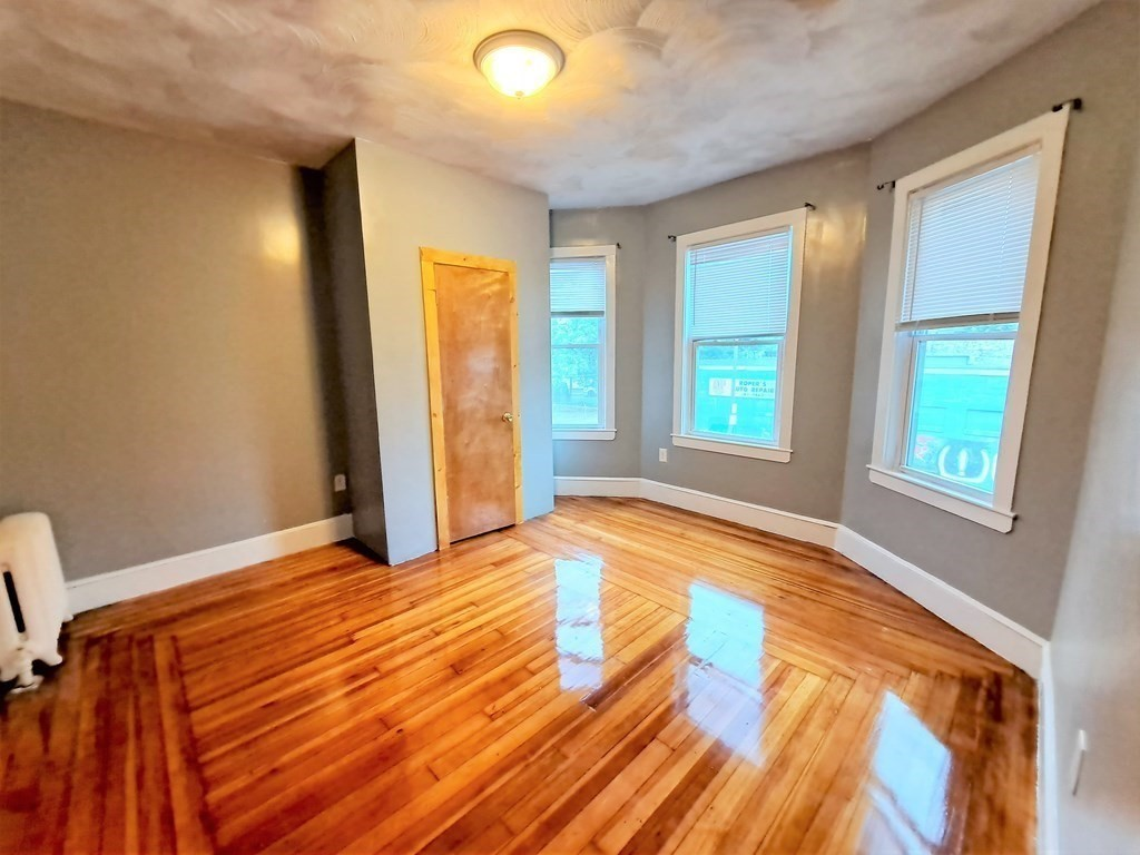 263 Talbot Ave - Photo 7 of 16