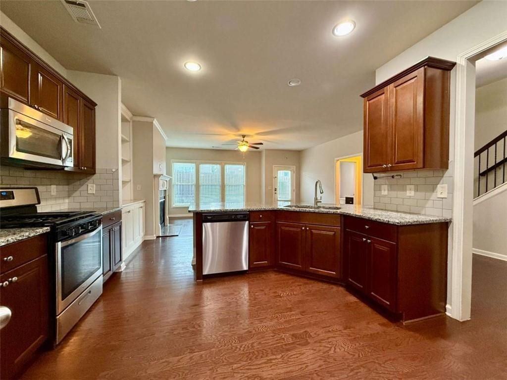 5115 Breezewood Cir - Photo 4 of 40