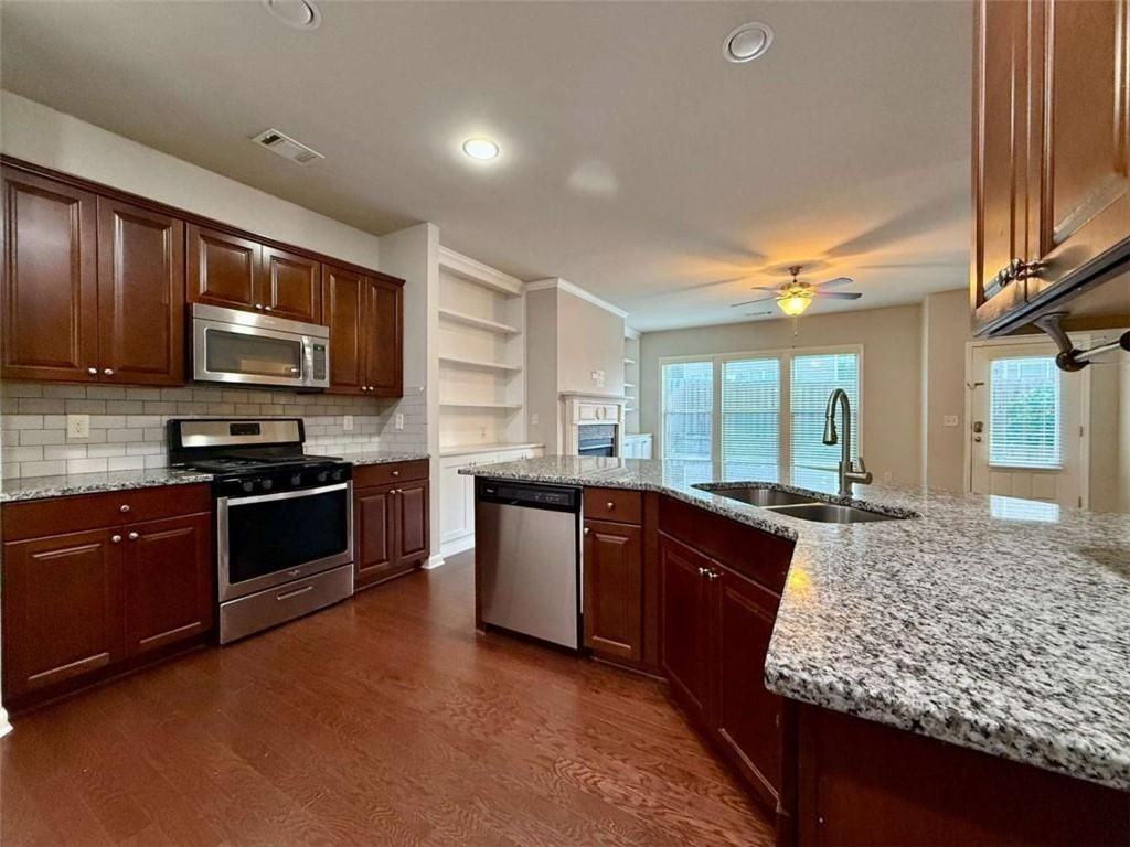 5115 Breezewood Cir - Photo 7 of 40
