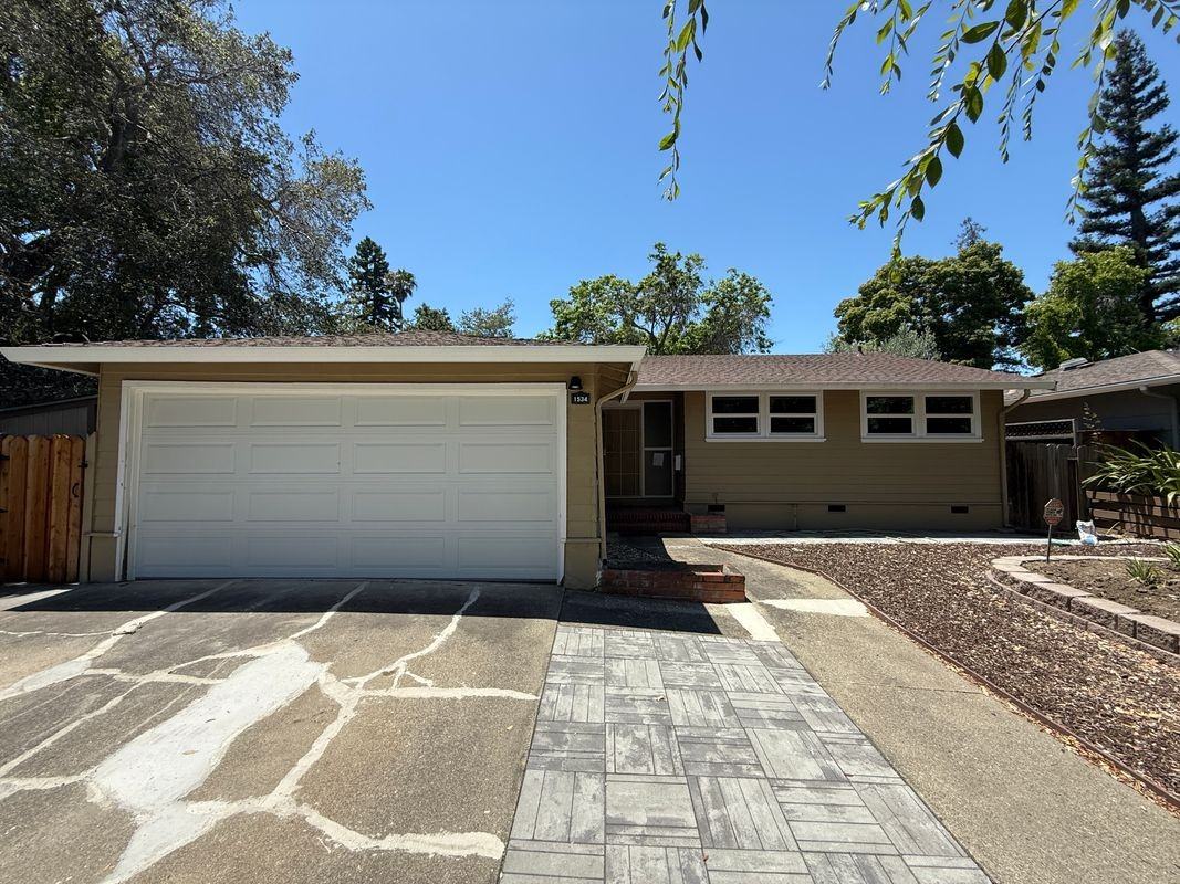 1534 Fernside St - Photo 2 of 11