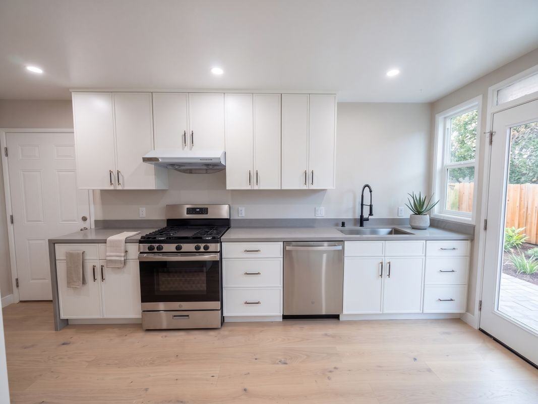 1534 Fernside St - Photo 3 of 11