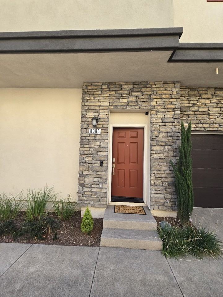 8386 Yosemite St - Photo 4 of 24