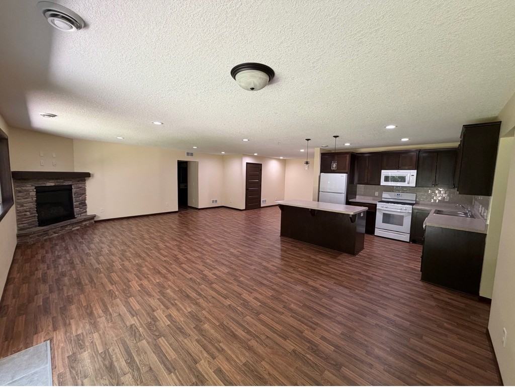 19611 Flamingo St Nw - Photo 4 of 22