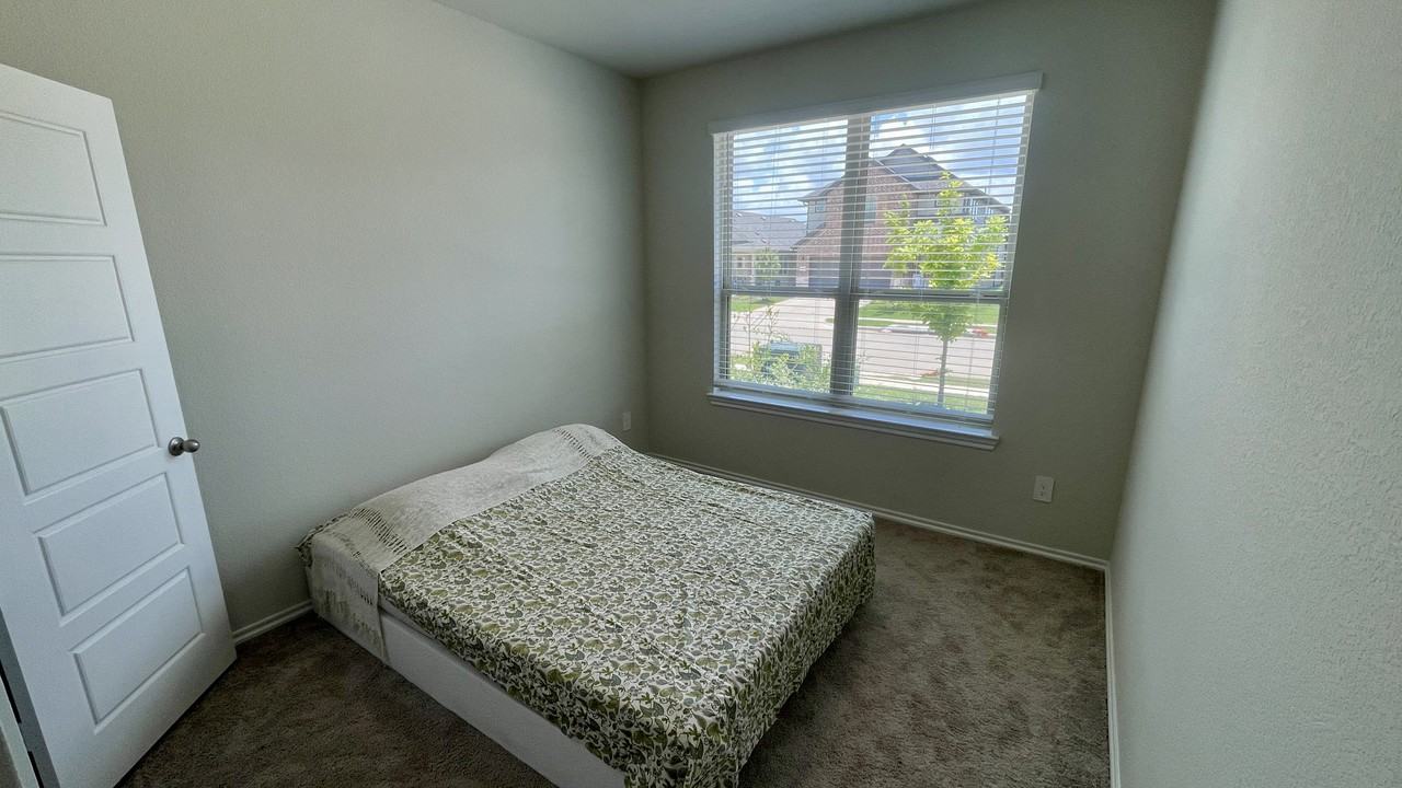 1652 Edgeway Drive - Photo 5 of 11