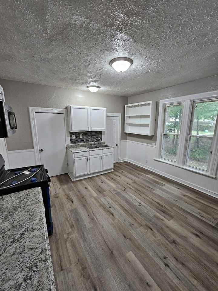 1328 6th Ave - Photo 3 of 10