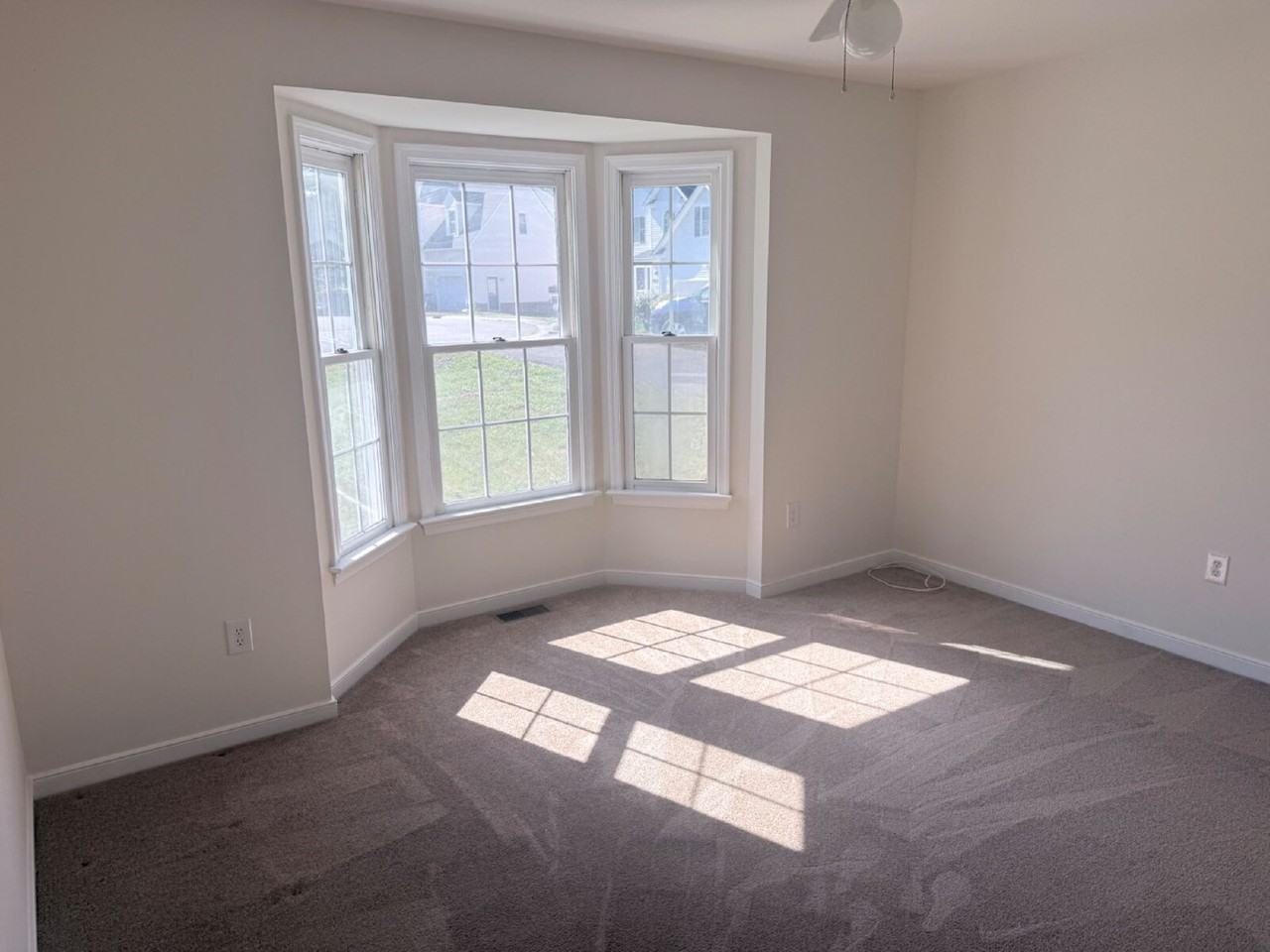 12521 Hillgate Ln - Photo 3 of 19