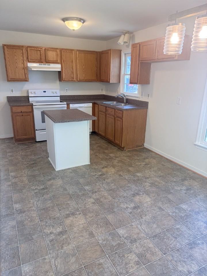 12521 Hillgate Ln - Photo 5 of 19