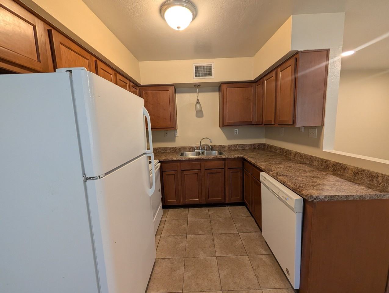1518 N Bryant Ave - Photo 3 of 11