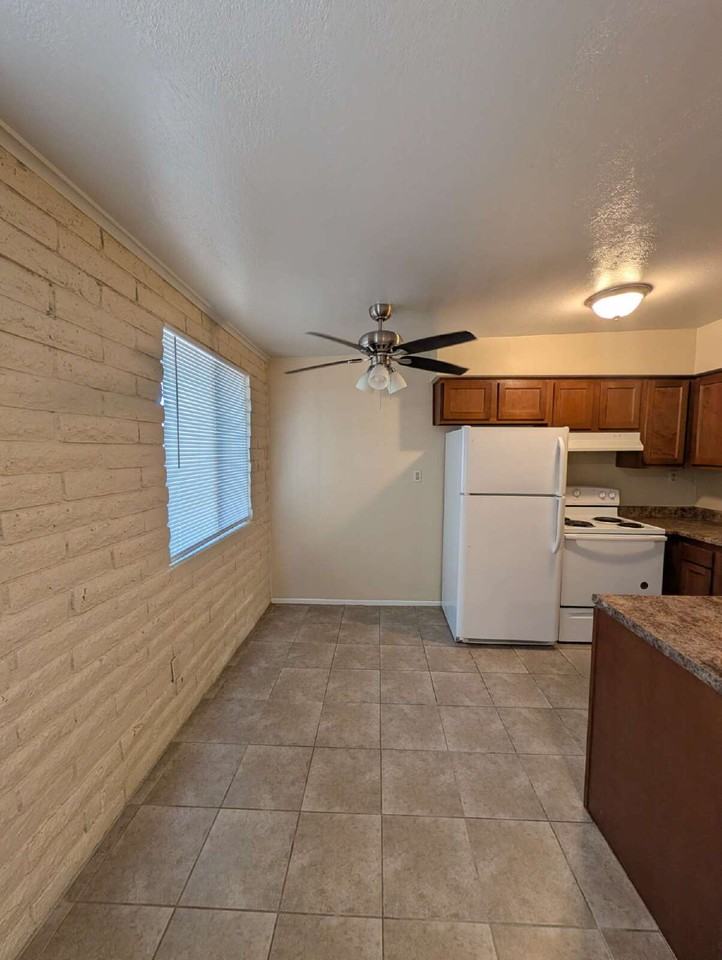1518 N Bryant Ave - Photo 4 of 11