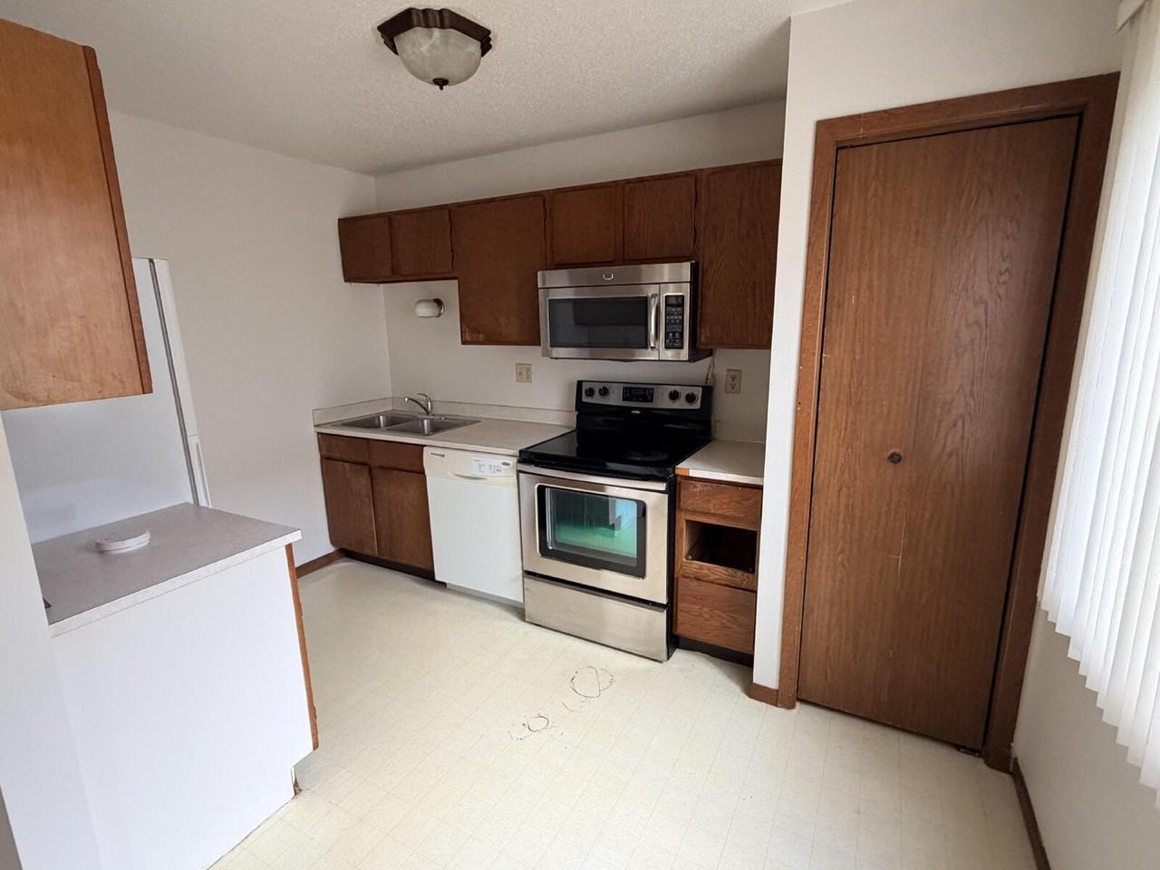 1600 Terrace Dr - Photo 2 of 6