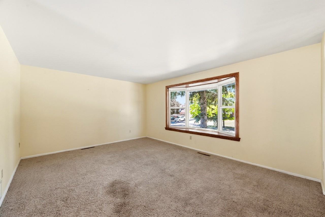 4644 Ridgeglen Rd - Photo 3 of 39