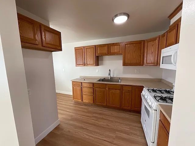 667 Glenfinnan Ave #C - Photo 7 of 17